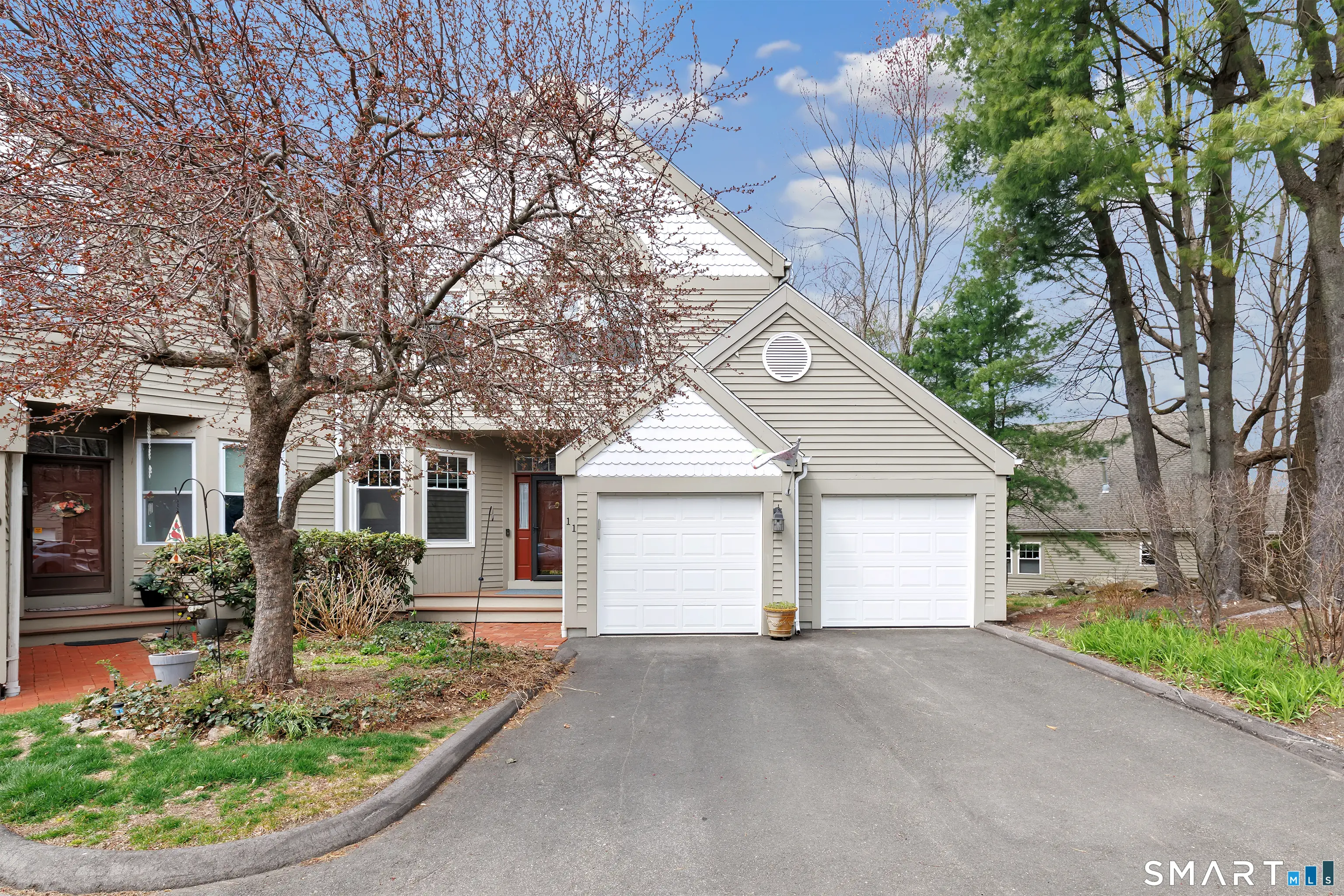 11 Greystone 11, Shelton