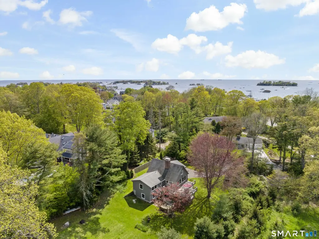 34 Squaw Brook Road, Branford