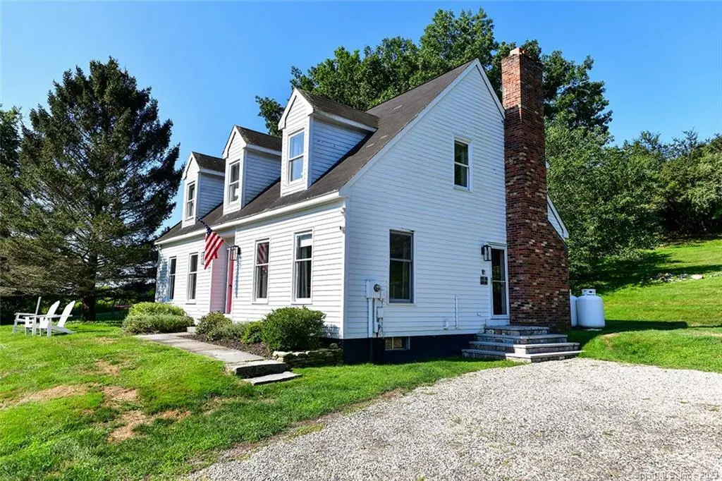 23 Painter Hill Road, Roxbury