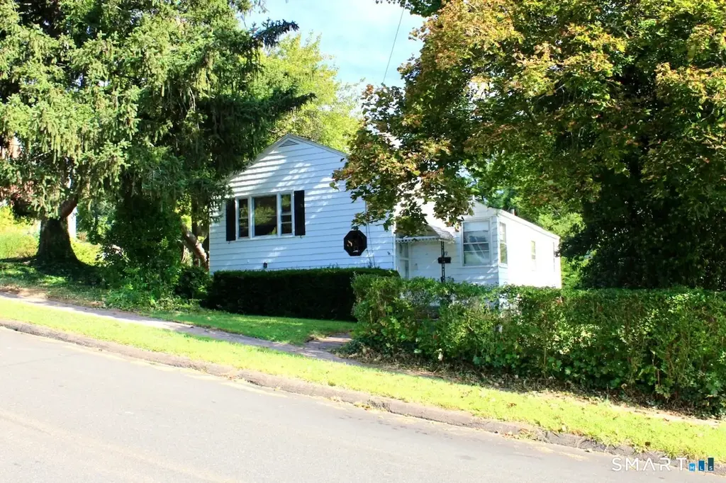 49 Robert Street, Hamden