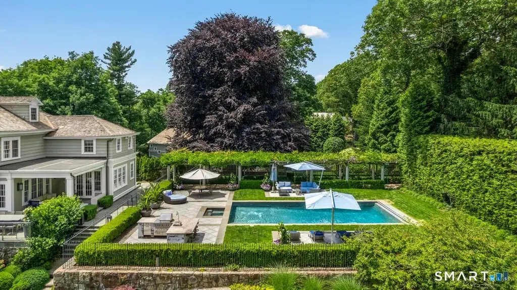 16 East Trail, Darien