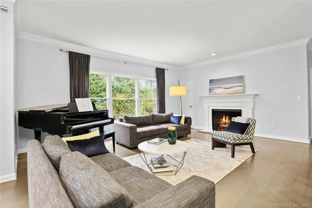 13 Old Stamford Road 13, New Canaan