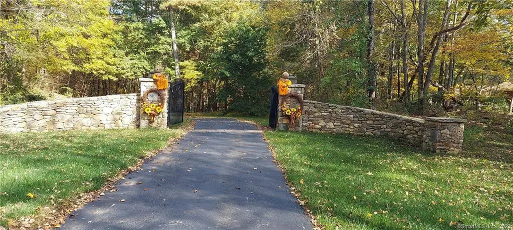 612 Cook Hill Road, Killingly