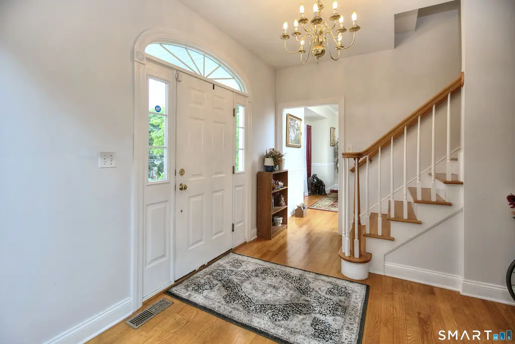 765 Cutspring Road, Stratford