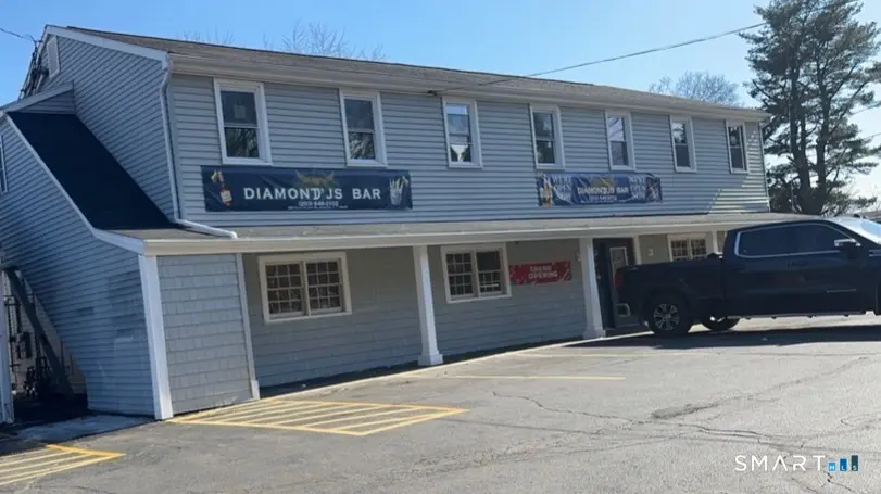 682 Old Colony Road, Meriden