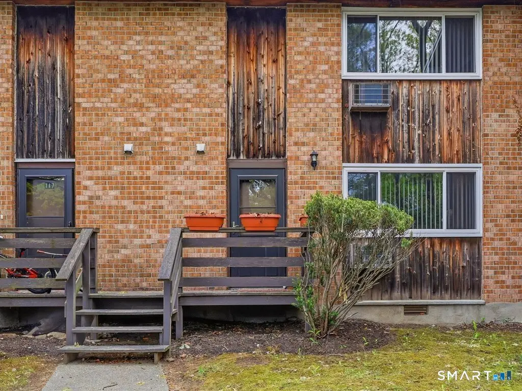 200 Woodmont Avenue 118, Bridgeport