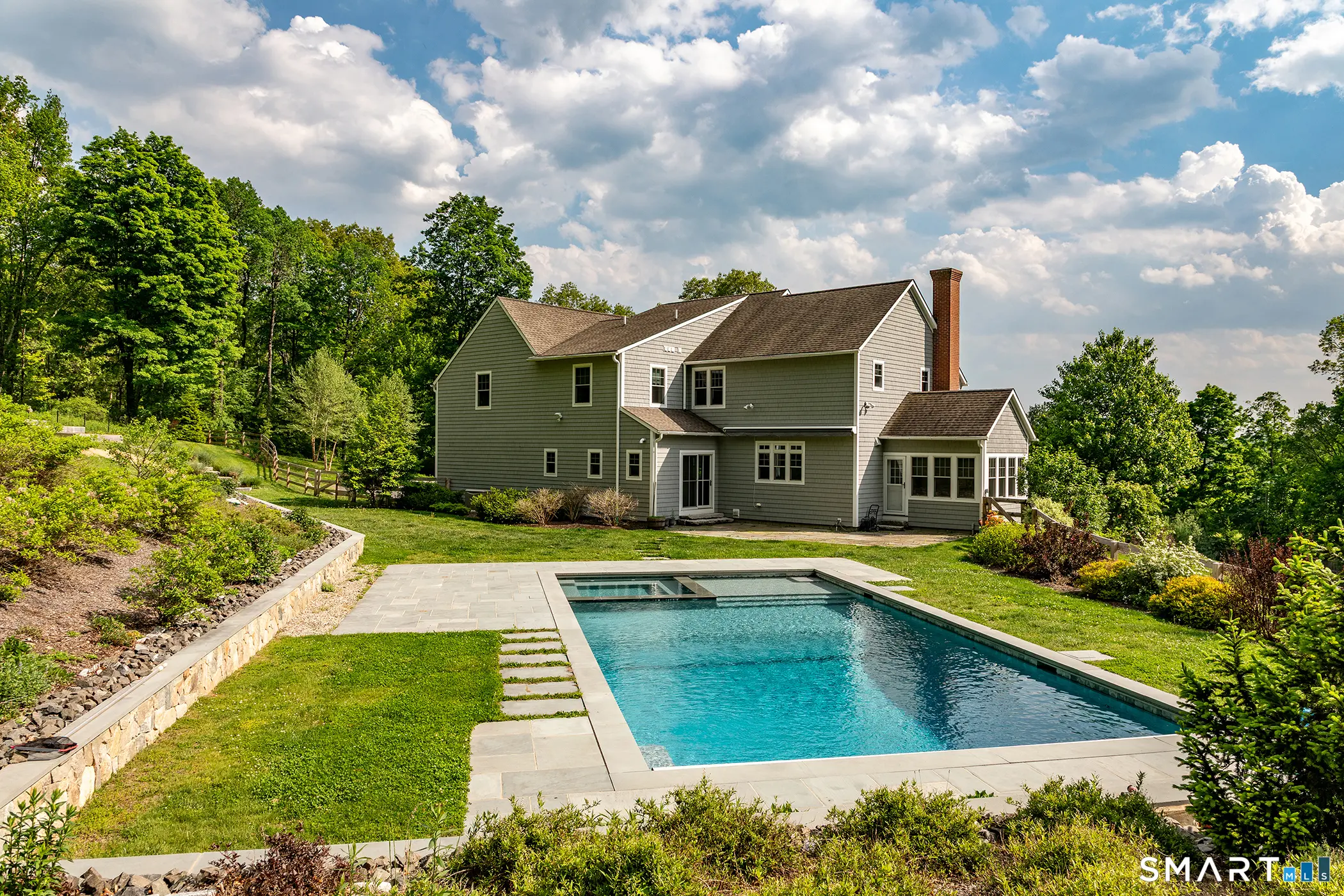 18 Ranney Hill Road, Roxbury