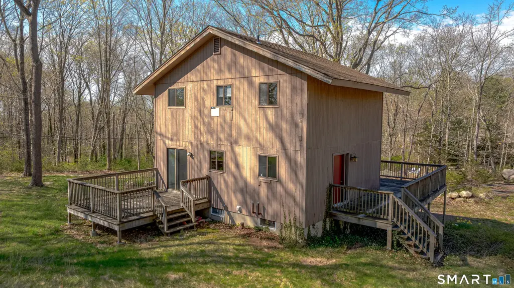 737 Leetes Island Road, Guilford