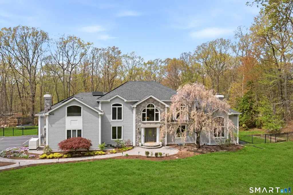 63 Coventry Lane, Trumbull