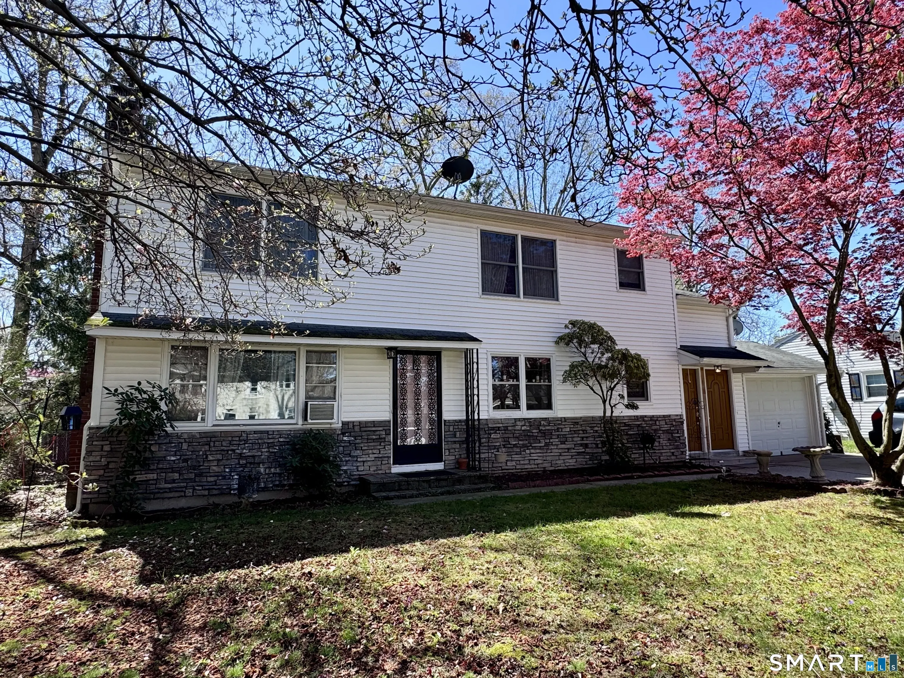 8 Oakridge Drive, Enfield