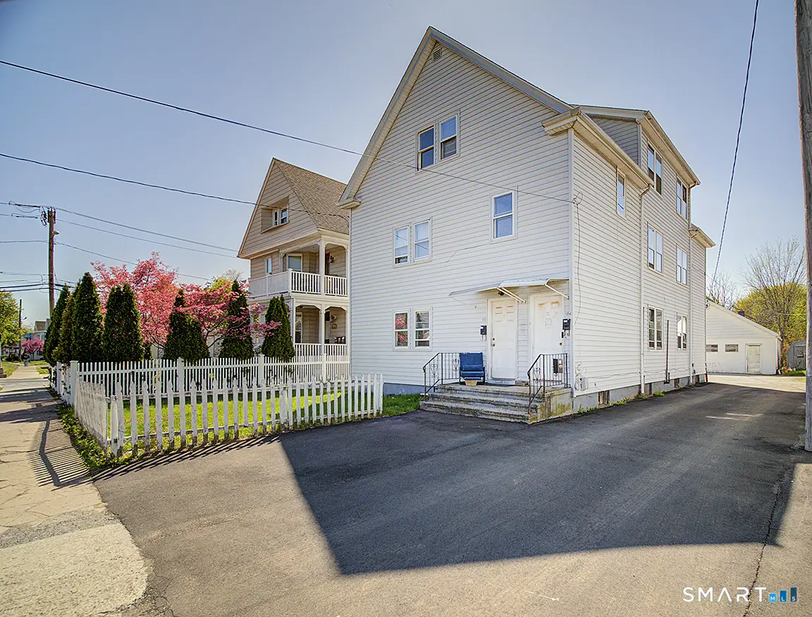 1052 Dixwell Avenue, Hamden