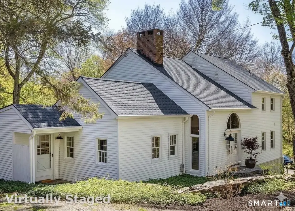 98 Carmel Hill Road North, Bethlehem