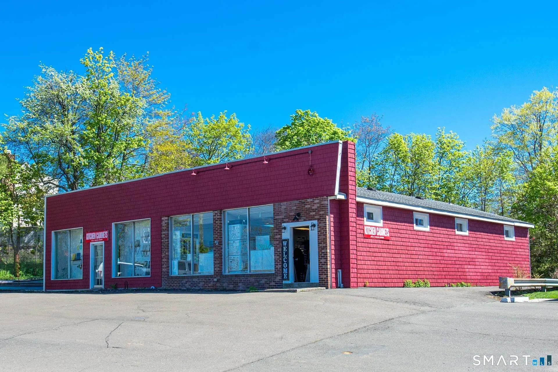 635 West Main Street, Branford