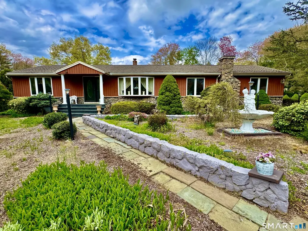 22 Larkspur Drive, Trumbull