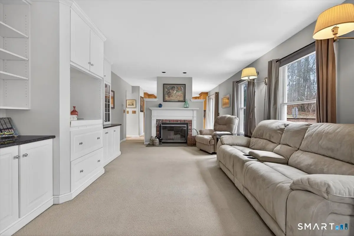 15 Farm Brook Court, Hamden