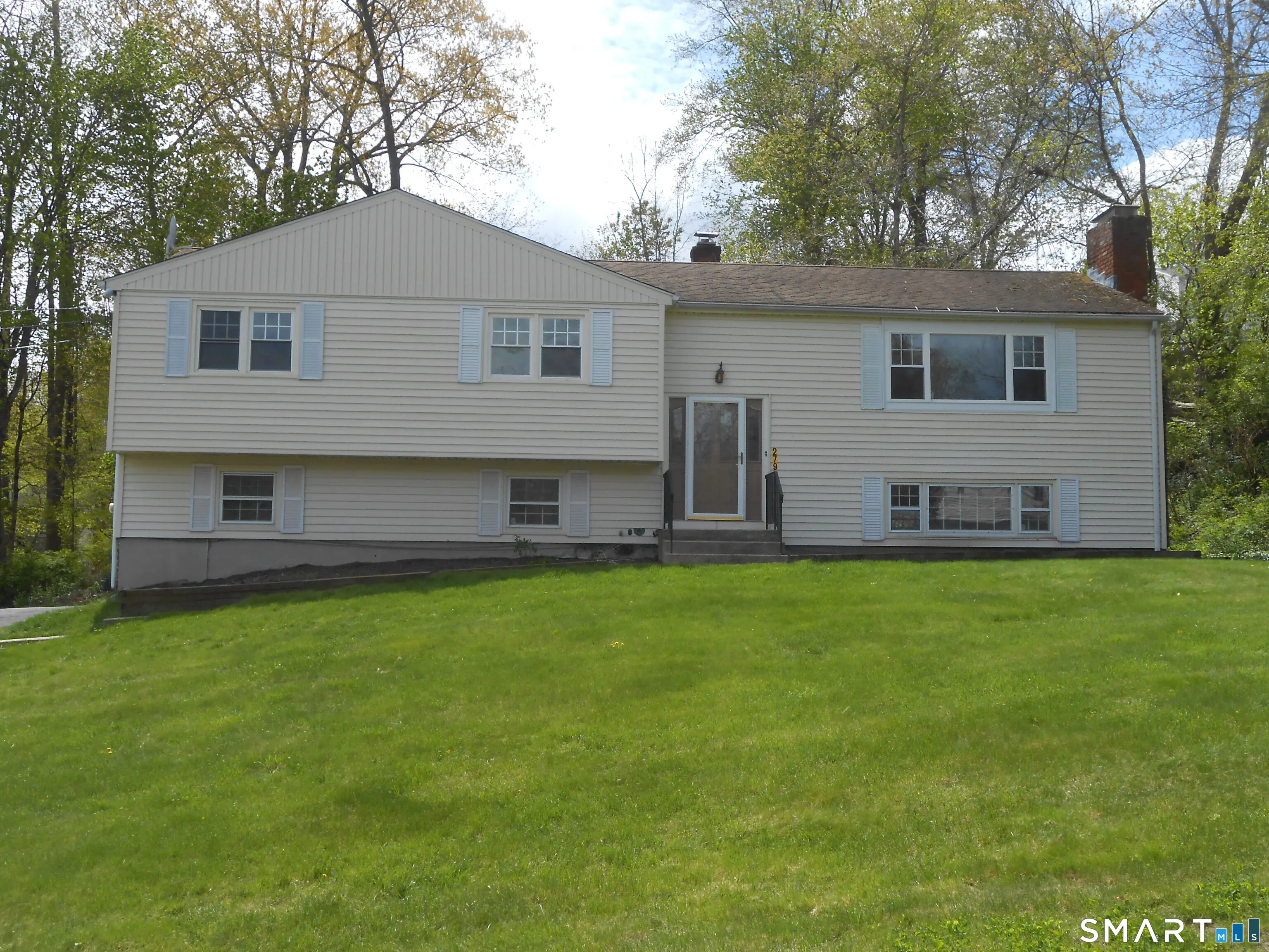 279 Wedgewood Drive, Naugatuck