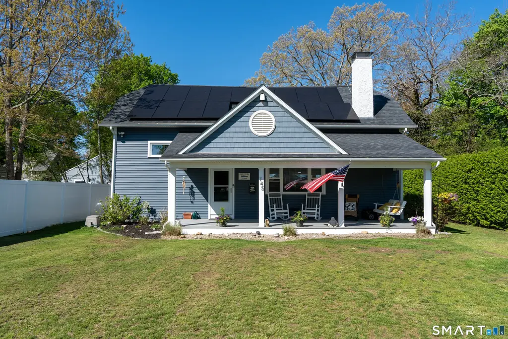 745 Montauk Avenue, New London
