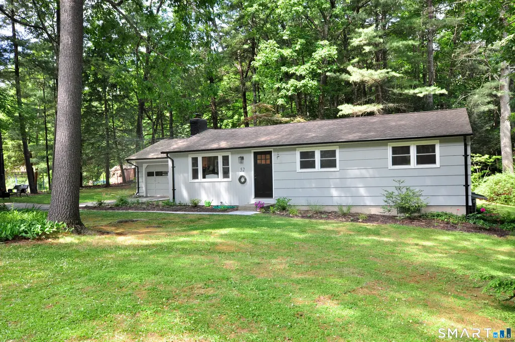 52 Fernwood Drive, Simsbury
