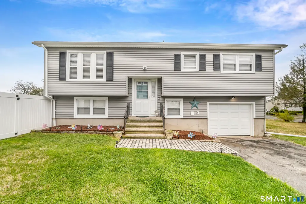 3 Cardinal Lane, Naugatuck