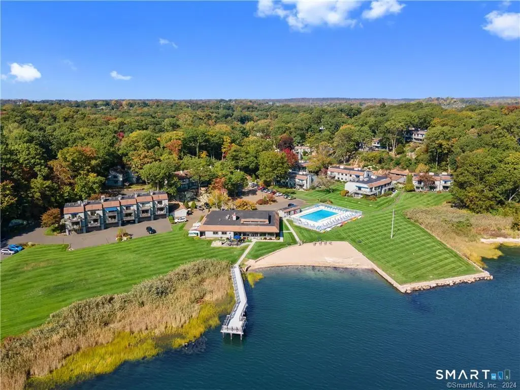 21 Harbour Village C, Branford