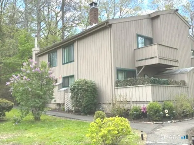 84 Mohawk Trail 84, Guilford