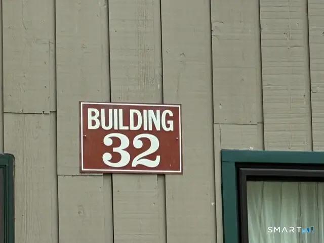 84 Mohawk Trail 84, Guilford