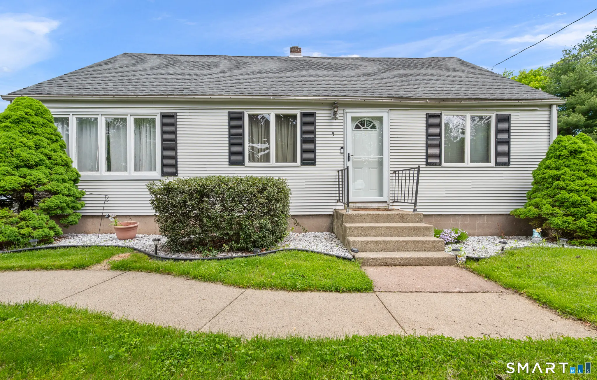 5 First Street, East Windsor