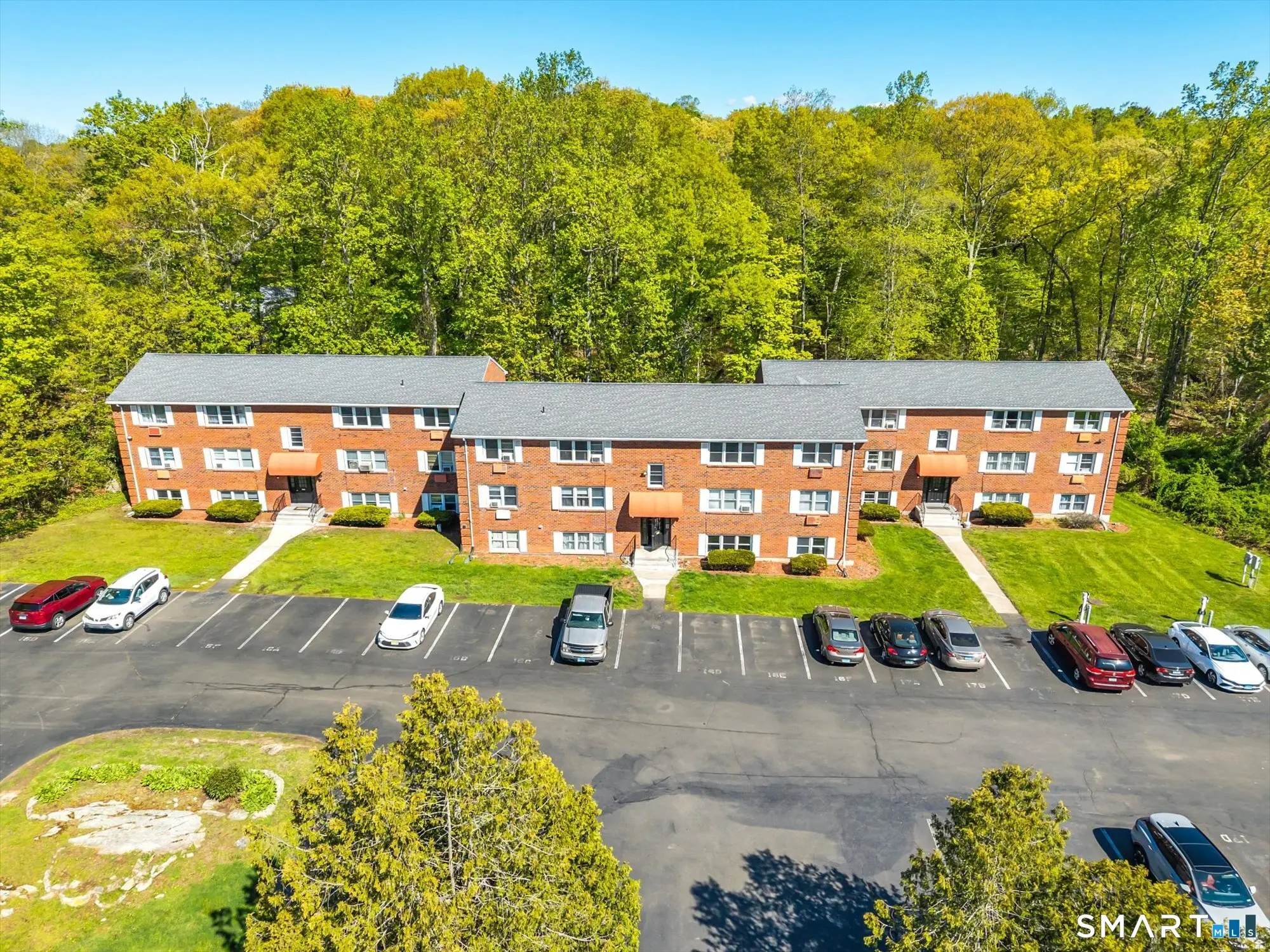 40-44 Briarwood Lane, Branford