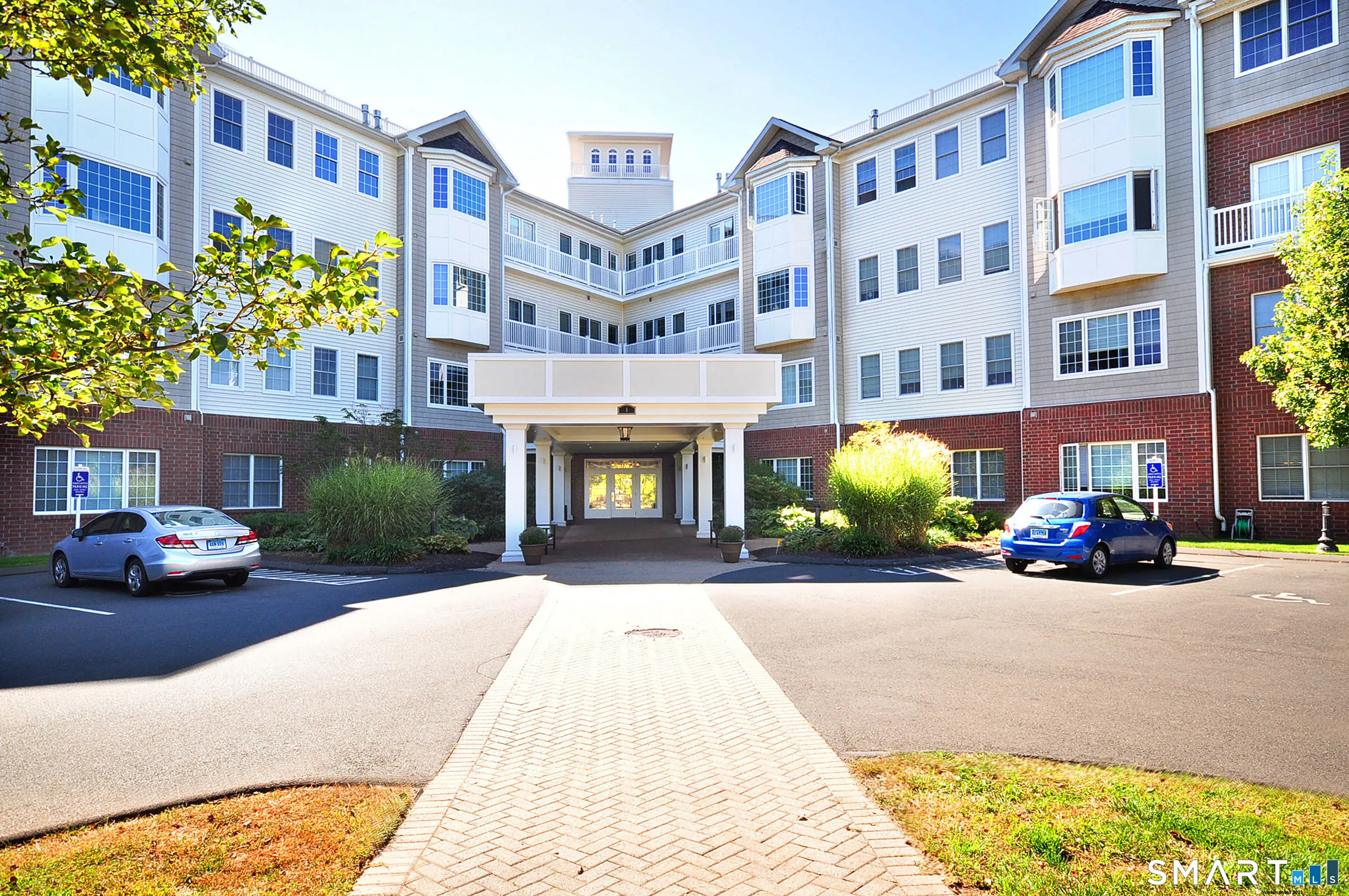 1 King Philip Drive 218, West Hartford