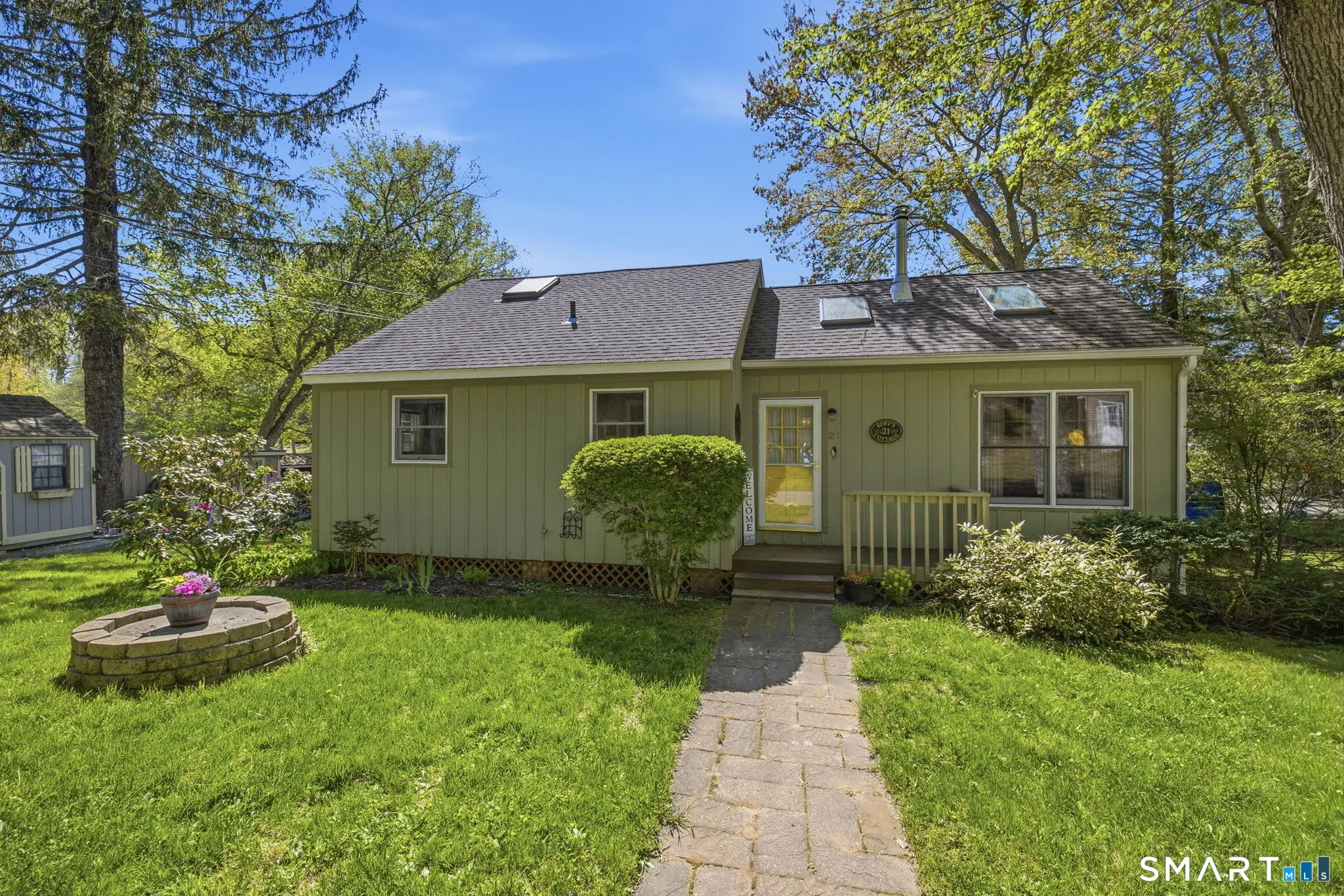 21 East Shore Drive, East Haddam