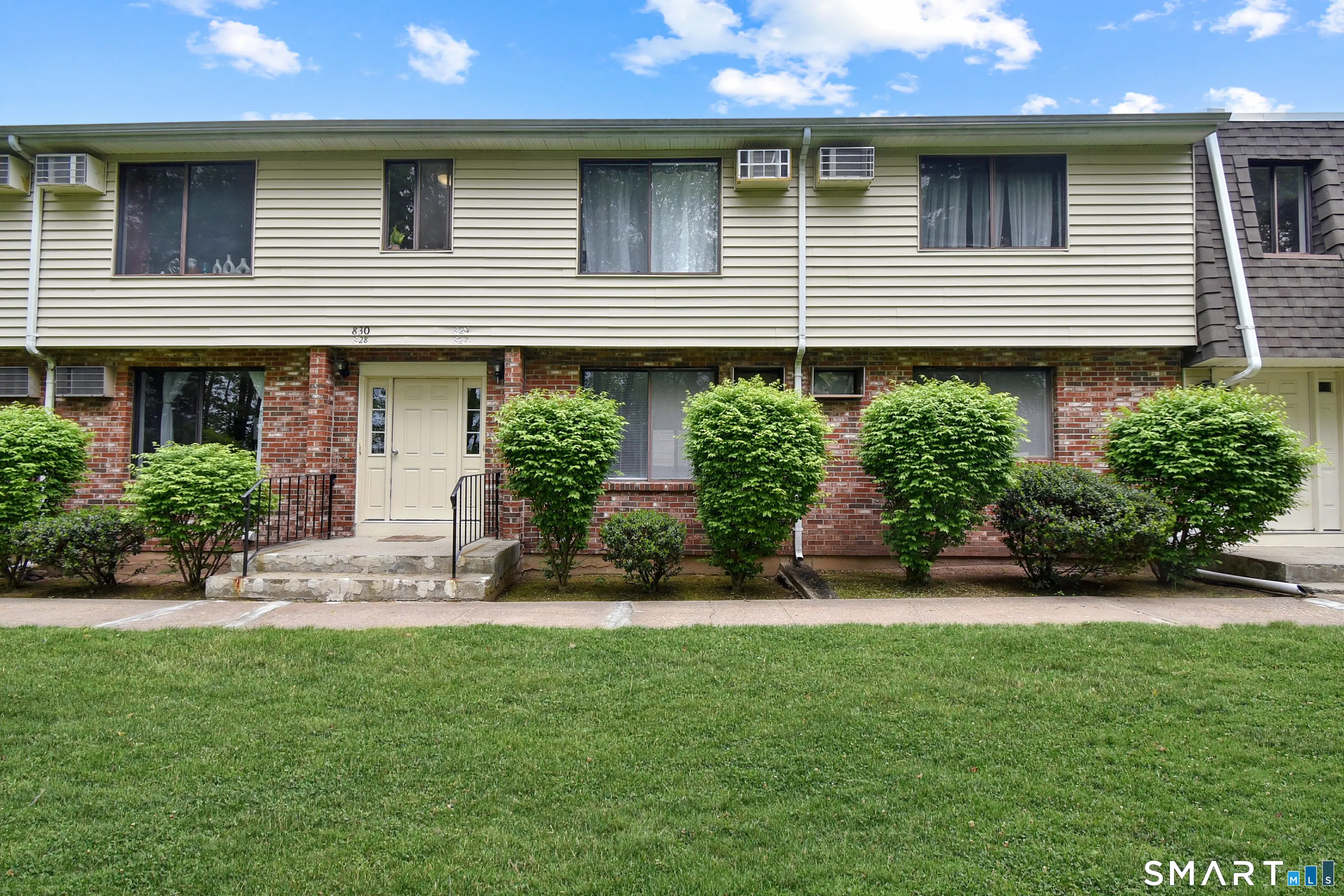827 Blackstone Village 827, Meriden