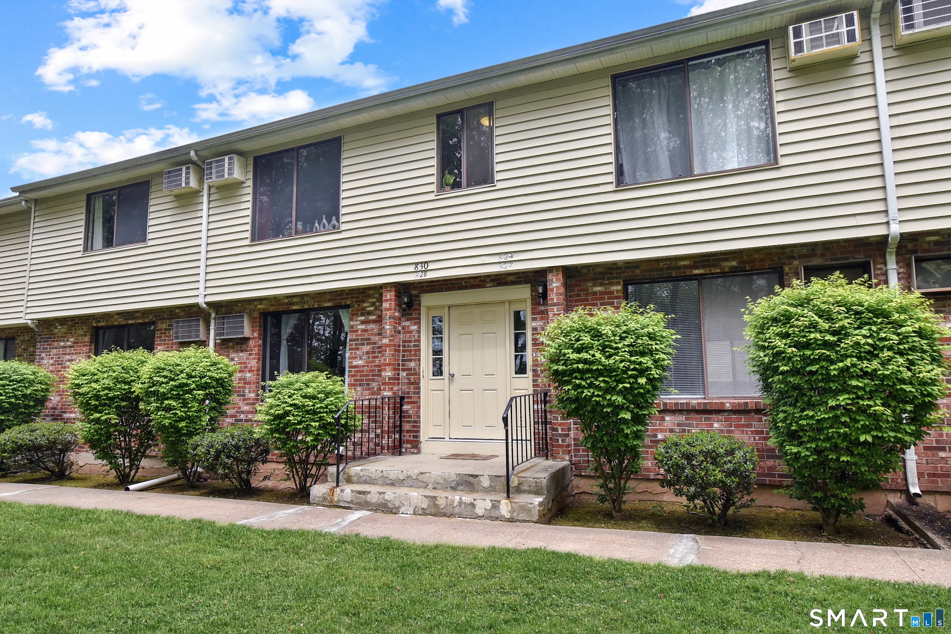827 Blackstone Village 827, Meriden
