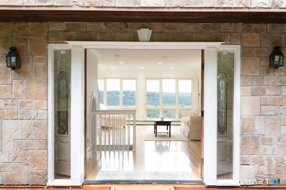 10 Hillcrest Court, Ridgefield