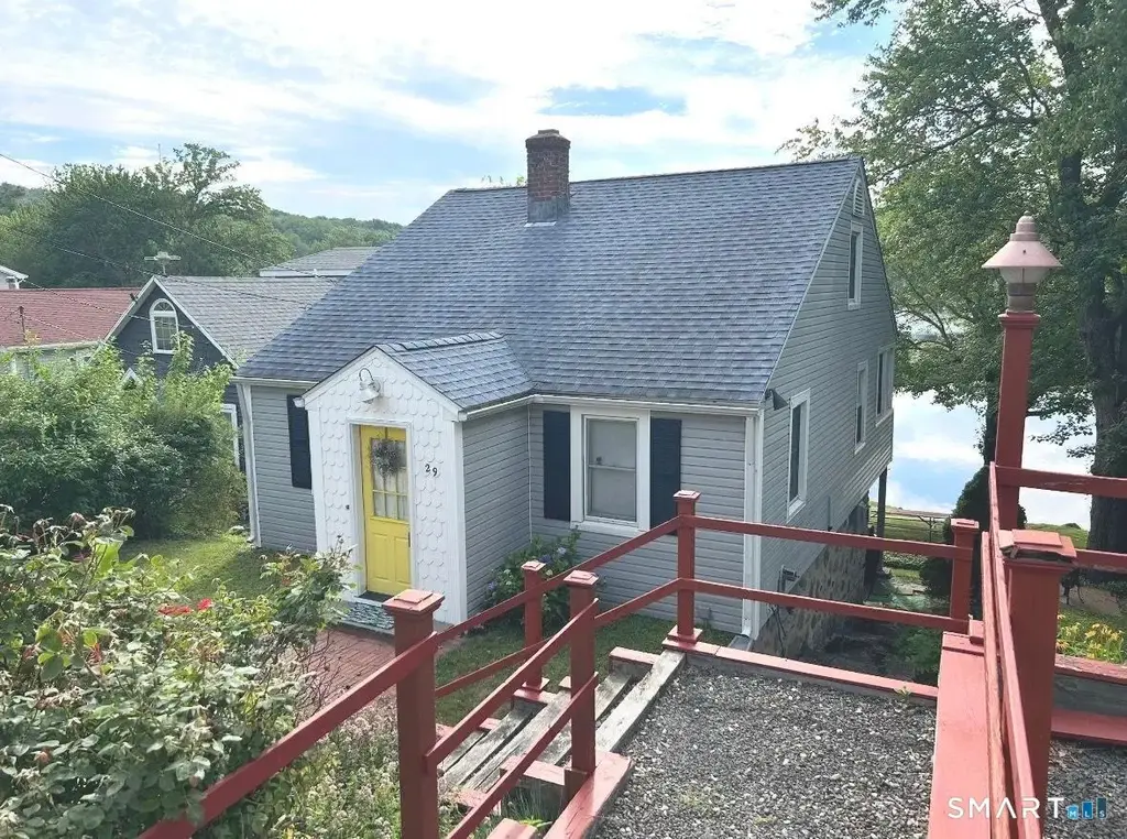 29 Fall Mountain Lake Road, Plymouth