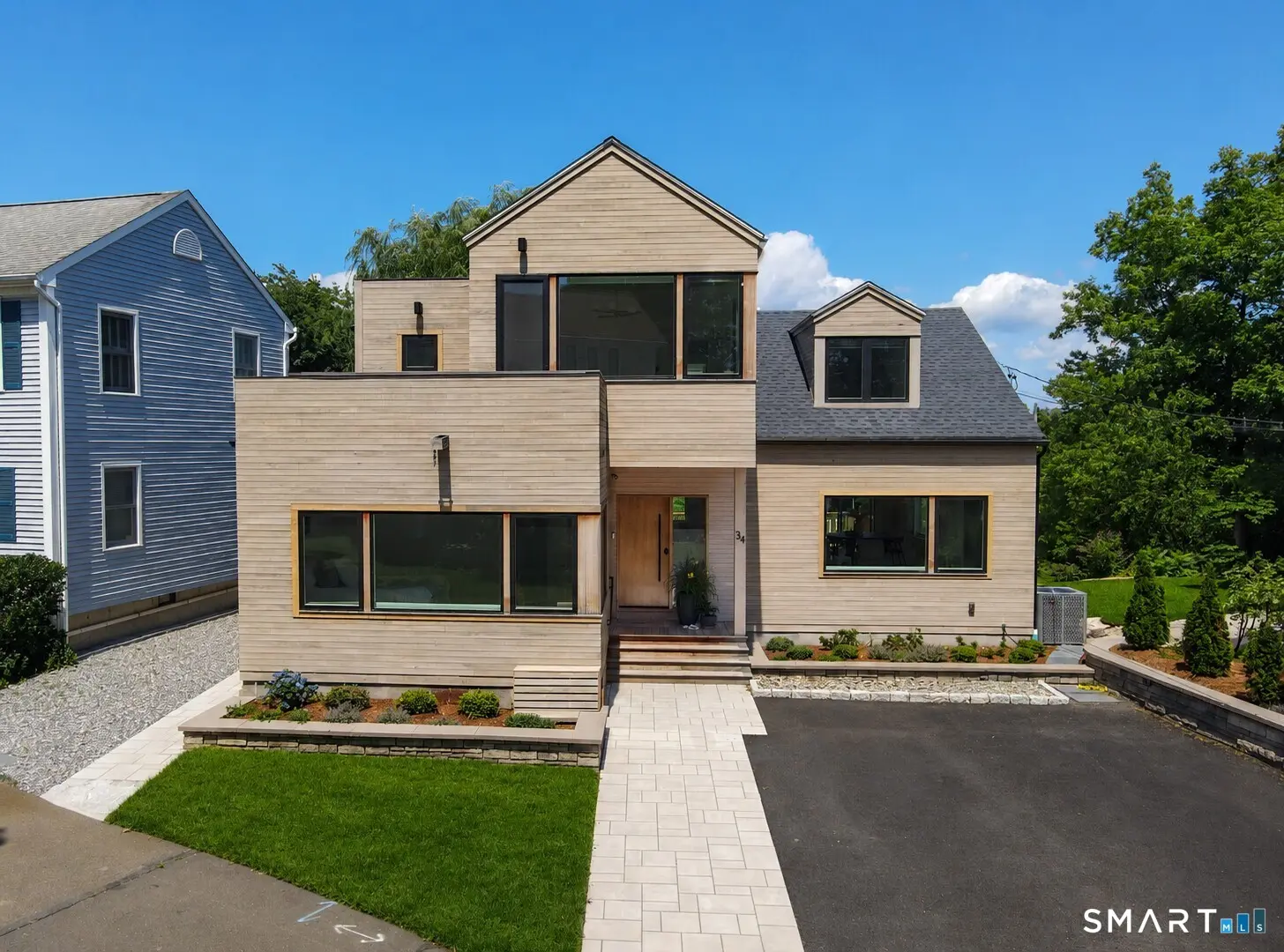 34 Howard Avenue, Branford