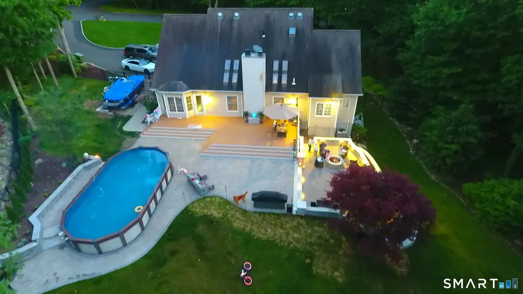 15 Maplecrest Drive, Danbury