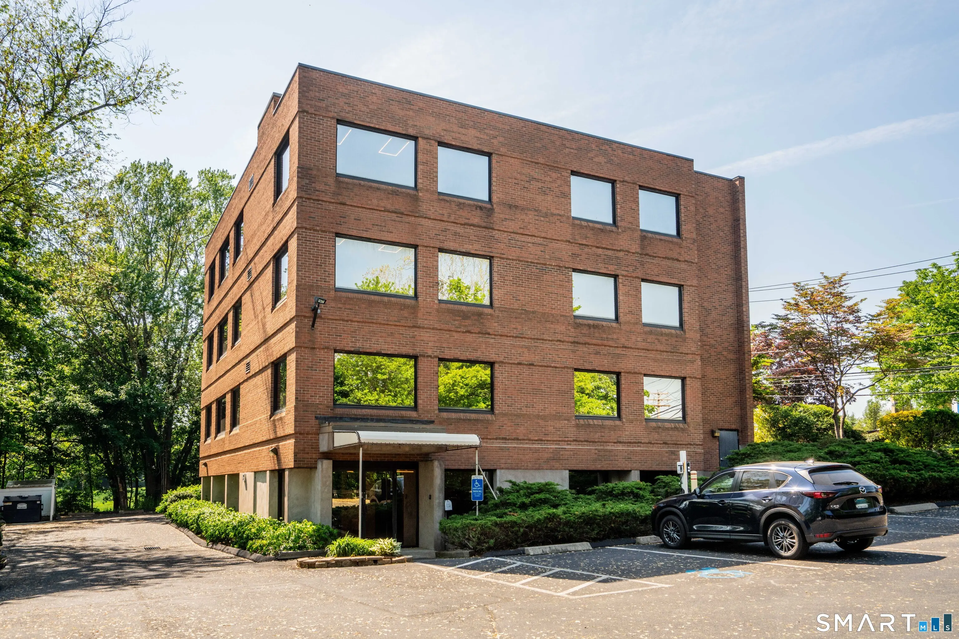 2751 Dixwell Avenue, Hamden