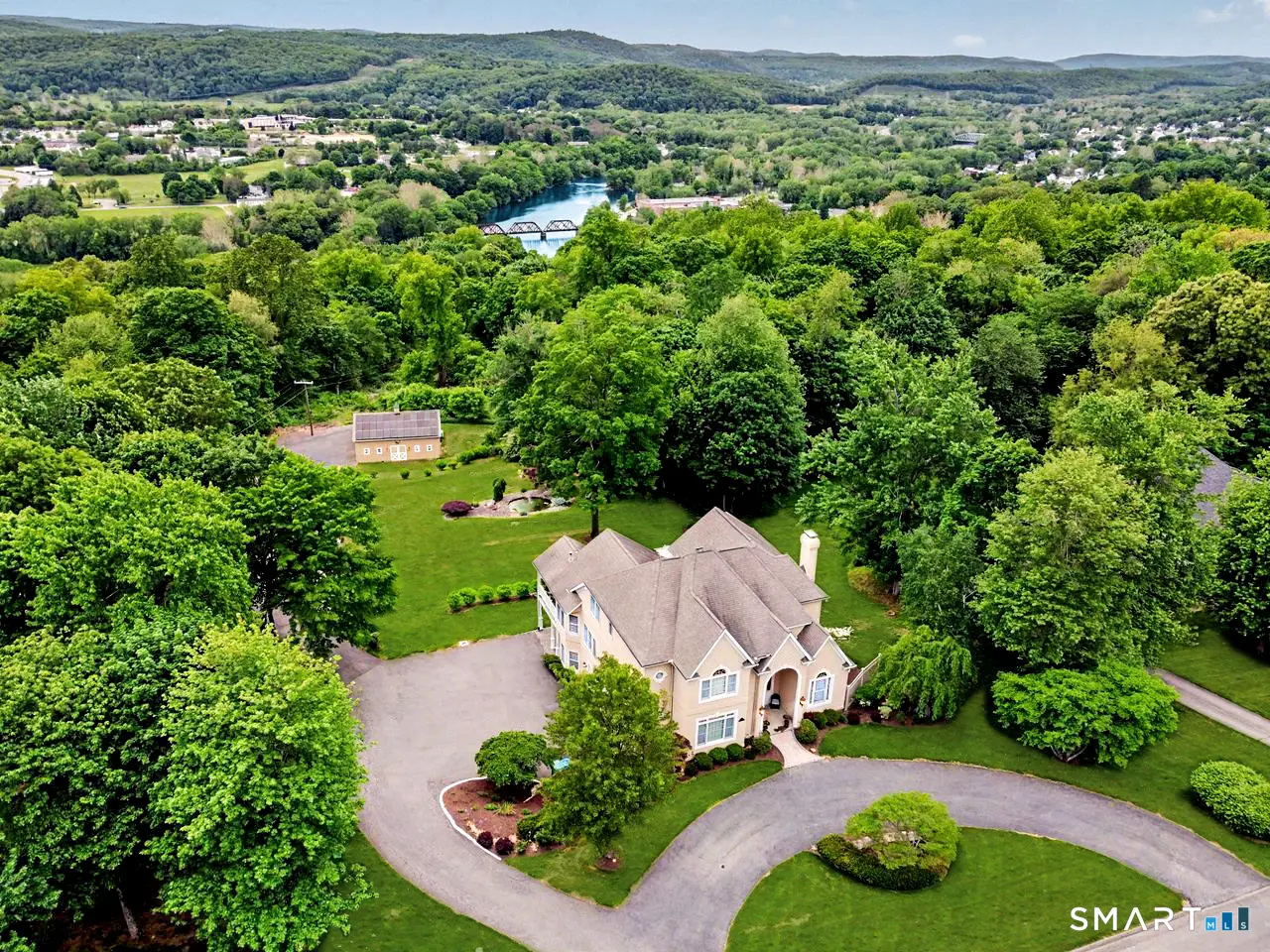17 Meredith Lane, New Milford