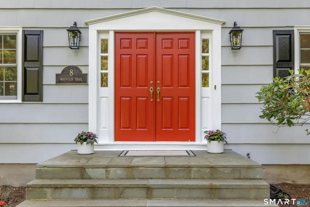 8 Mountain Trail, Stamford
