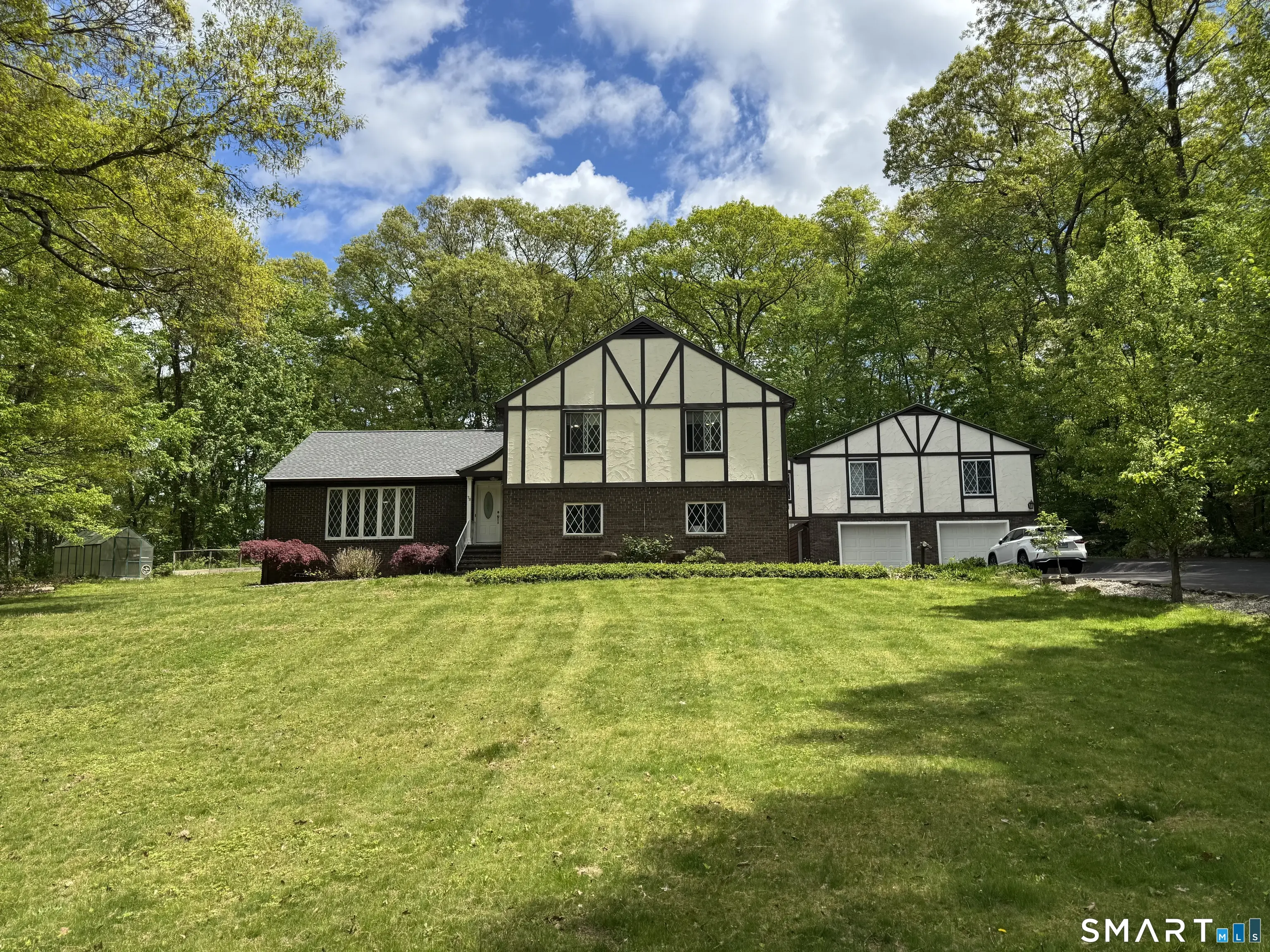 38 Grey Ledge Drive, Guilford