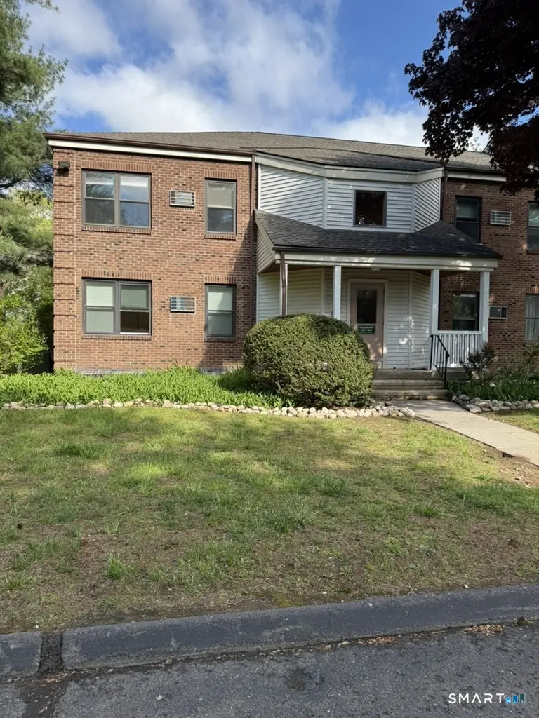 104 Wellington Drive 104, Farmington