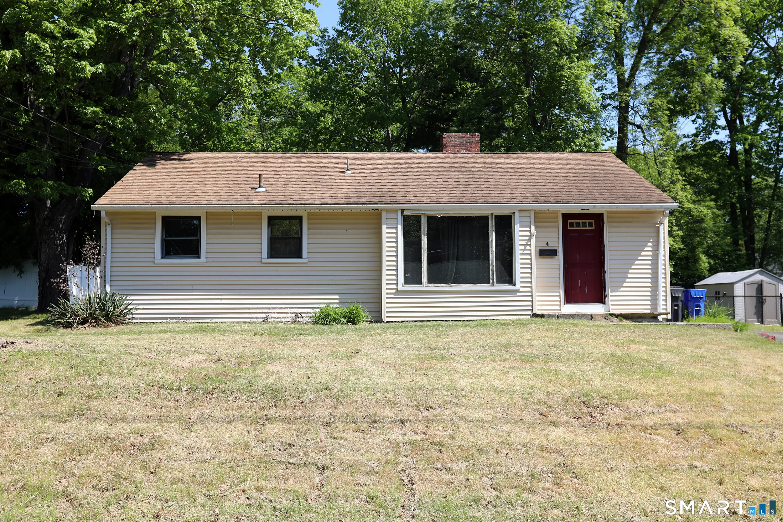 4 Woodside Drive, Bloomfield