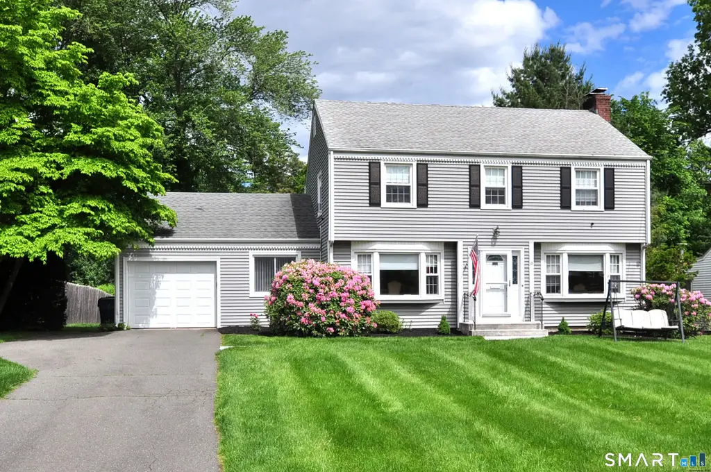 16 Miamis Road, West Hartford