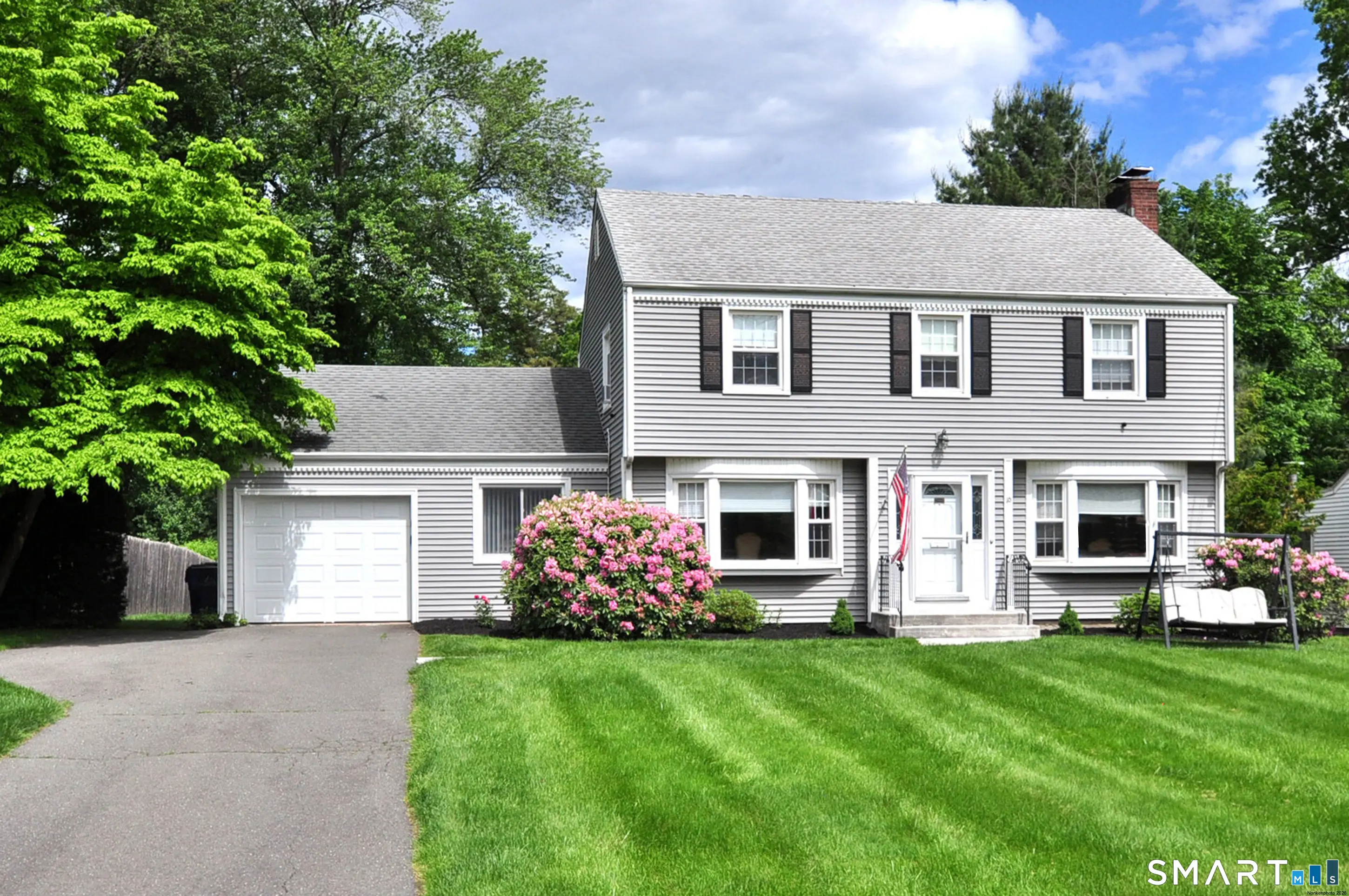 16 Miamis Road, West Hartford