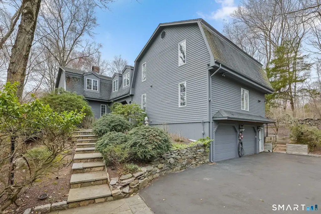 250 Tanglewood Road, Stratford
