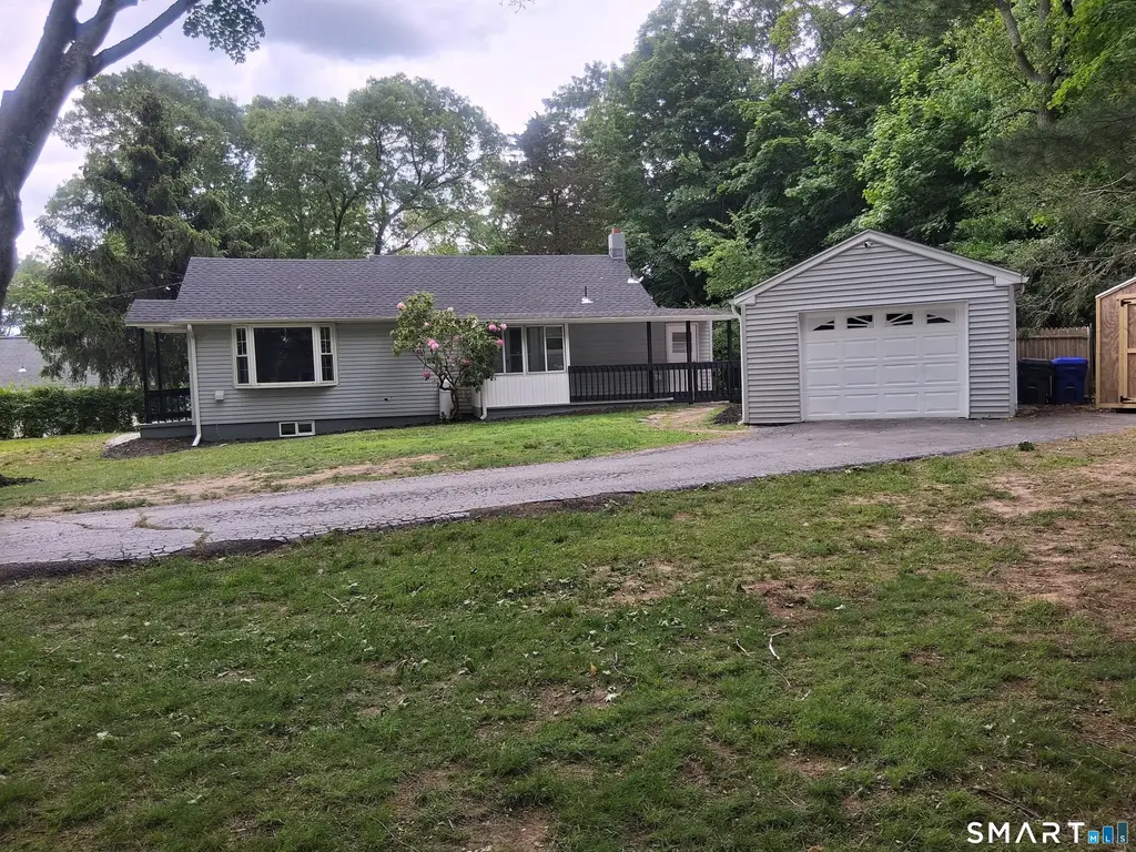 17 Ballou Road, Branford