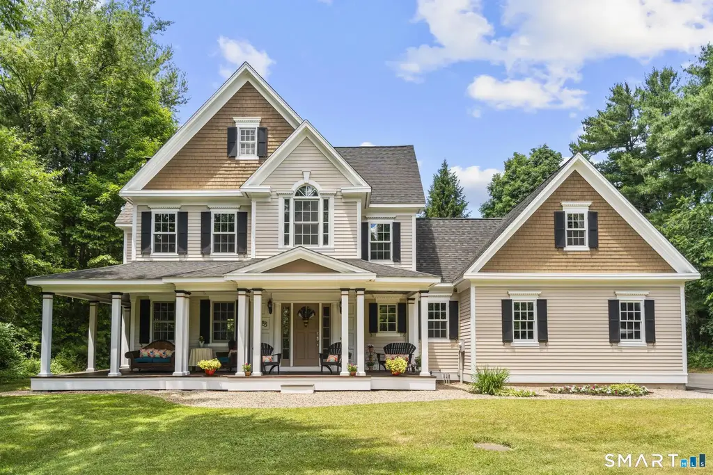 83 Kings Highway, North Haven