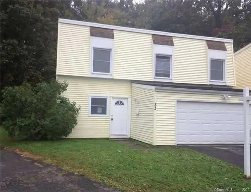 33 Inverness Lane, Middletown