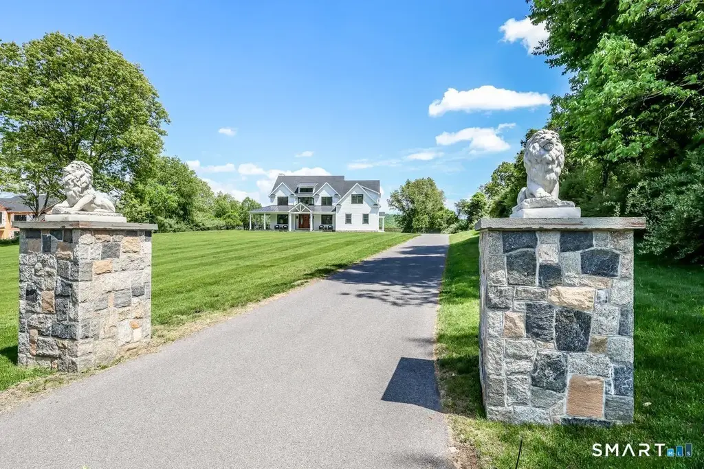 2 Pond View Lane, Sherman