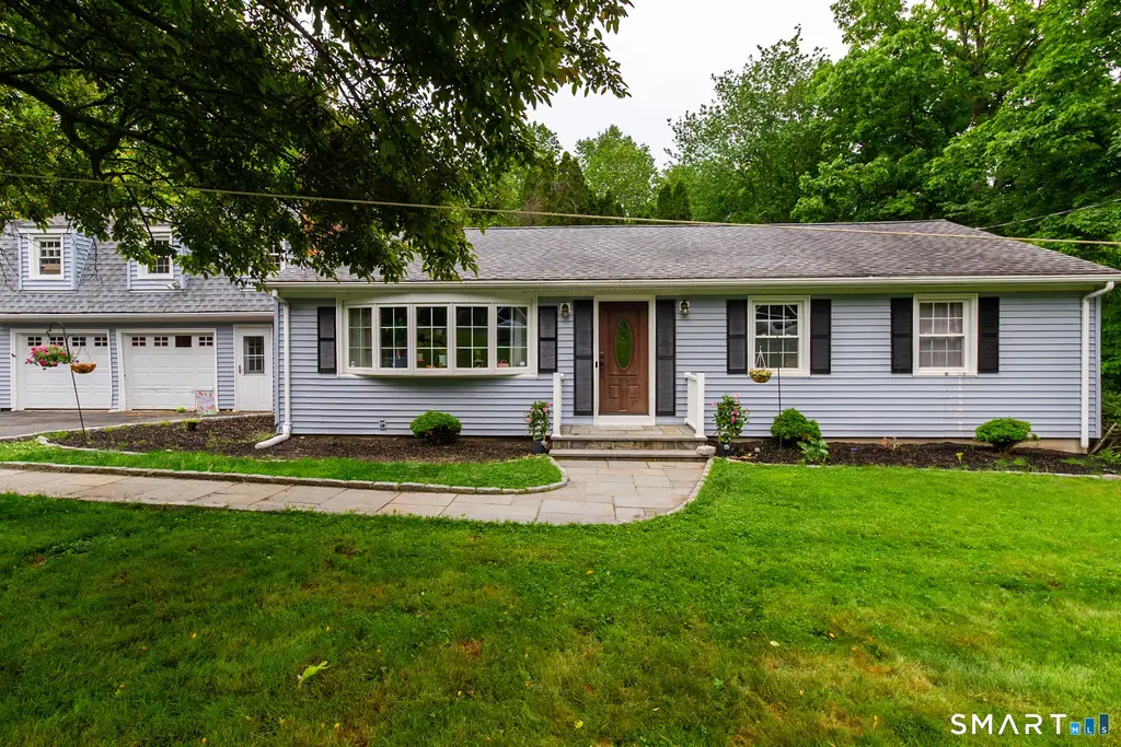 23 Great Neck Road, Trumbull